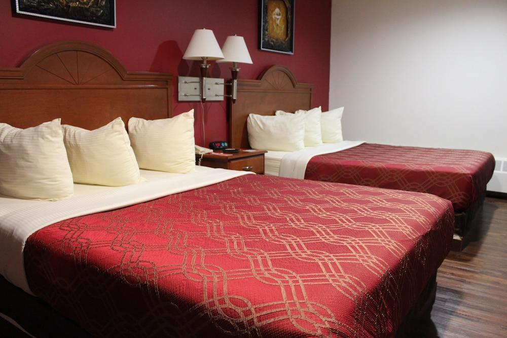 Super 8 By Wyndham Pembroke Hotel Екстериор снимка