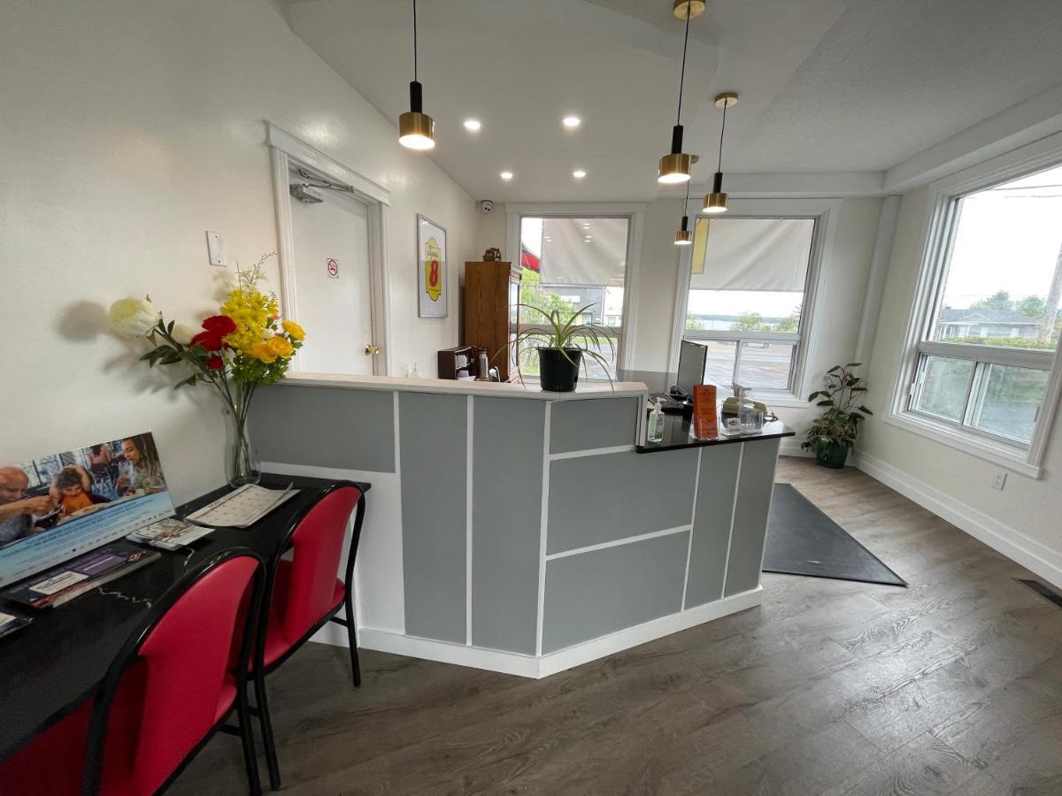 Super 8 By Wyndham Pembroke Hotel Екстериор снимка