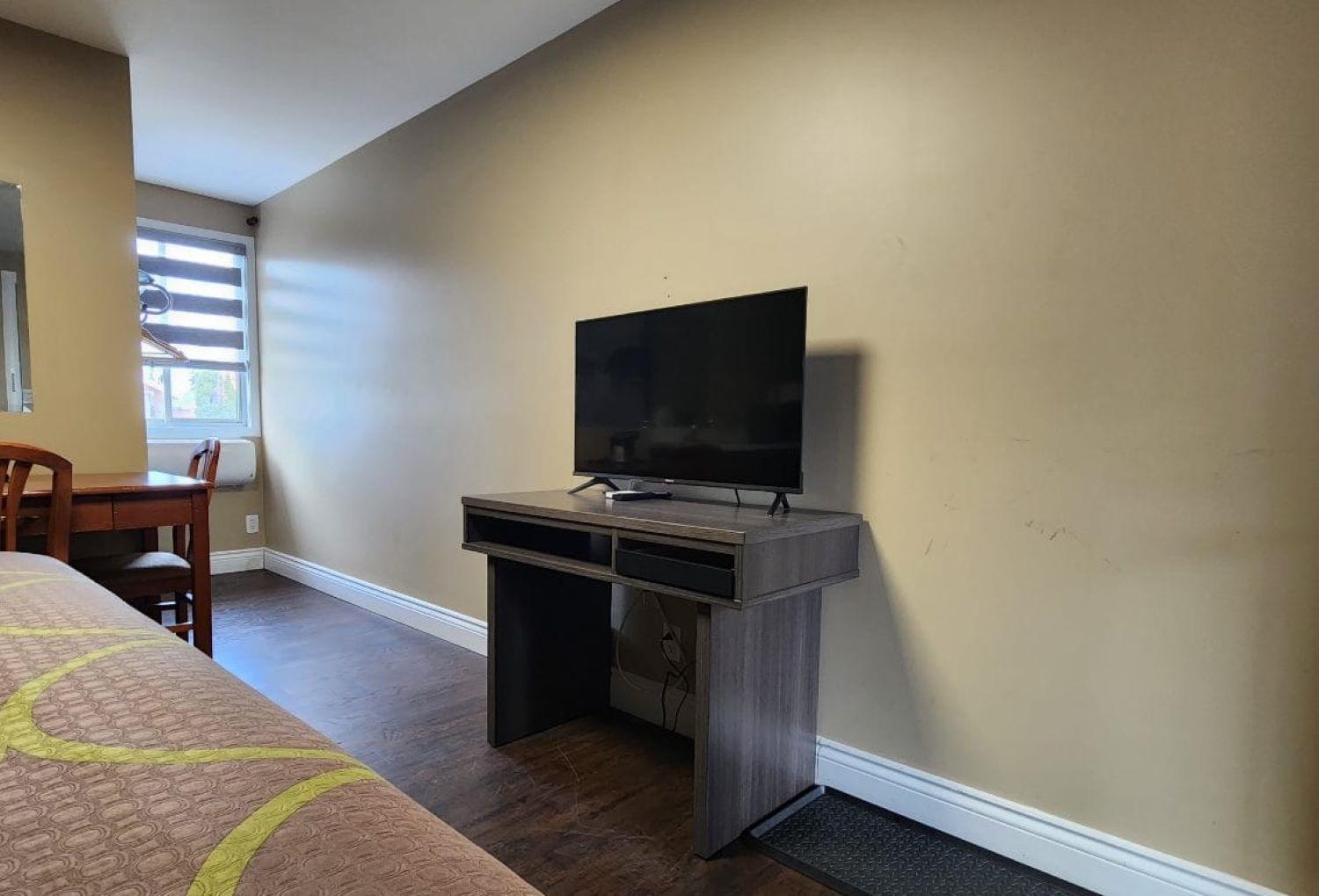 Super 8 By Wyndham Pembroke Hotel Екстериор снимка