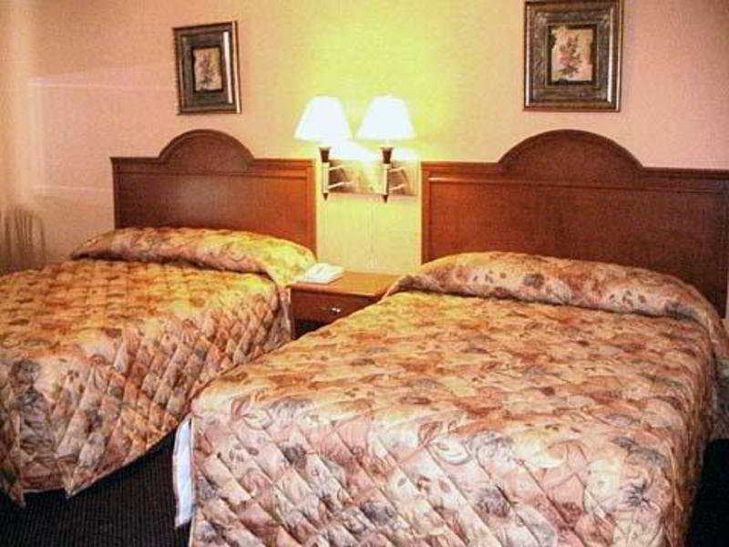 Super 8 By Wyndham Pembroke Hotel Стая снимка